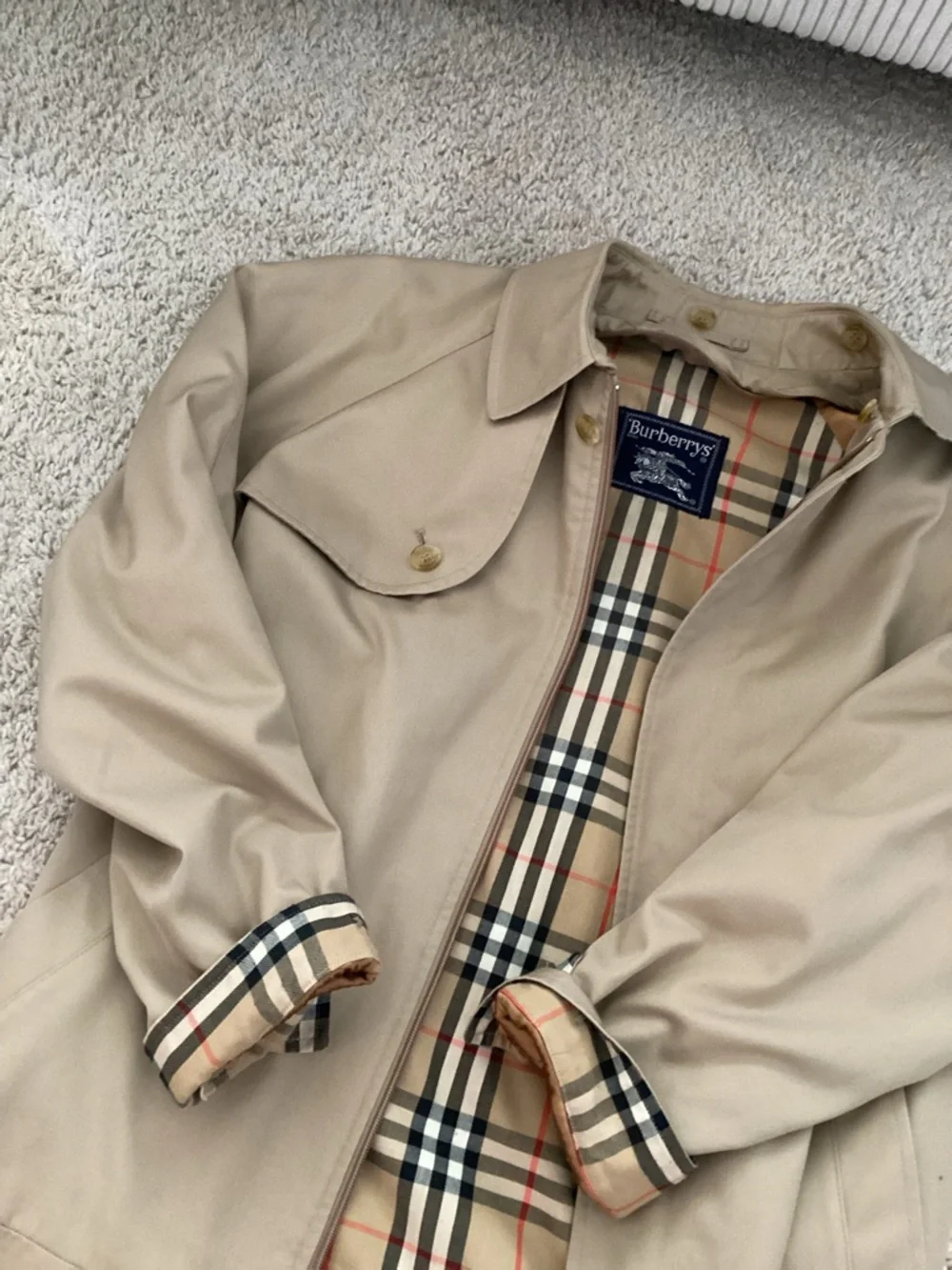 Burberry Men’s Tan Trench Jacket with Signature Check Lining - Picture 3 of 7